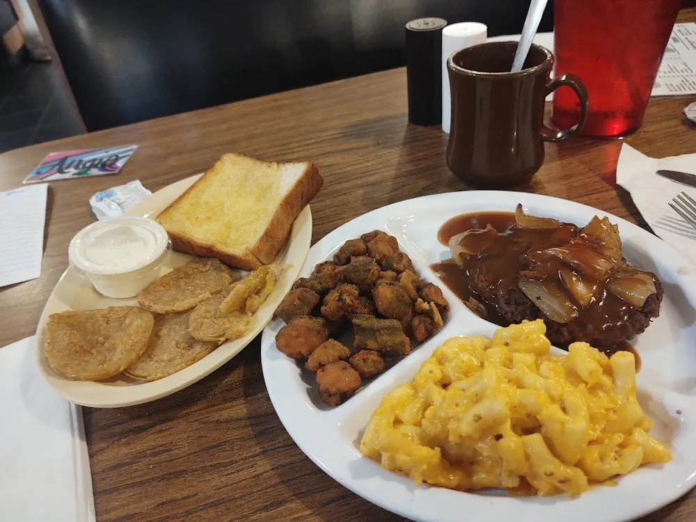 Macaroni and Cheese Fried Green Tomatoes